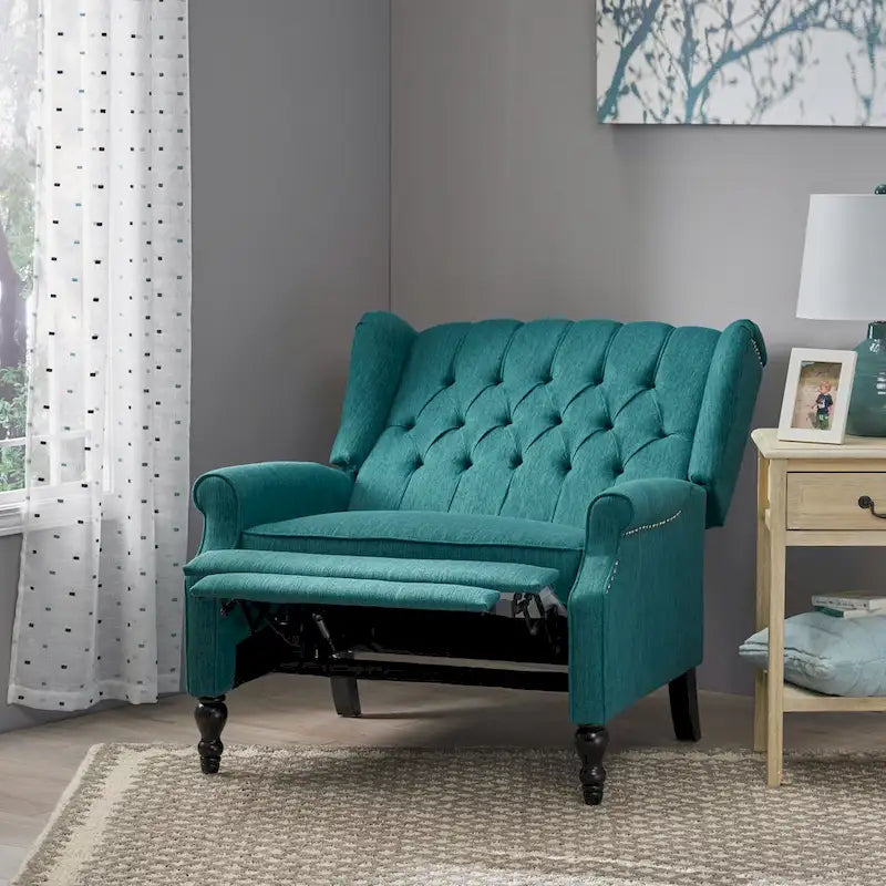 Fauteuil inclinable à dossier capitonné avec accoudoirs, clous décoratifs et mécanisme de poussée