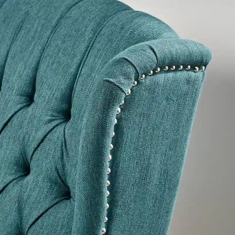 Fauteuil inclinable à dossier capitonné avec accoudoirs, clous décoratifs et mécanisme de poussée