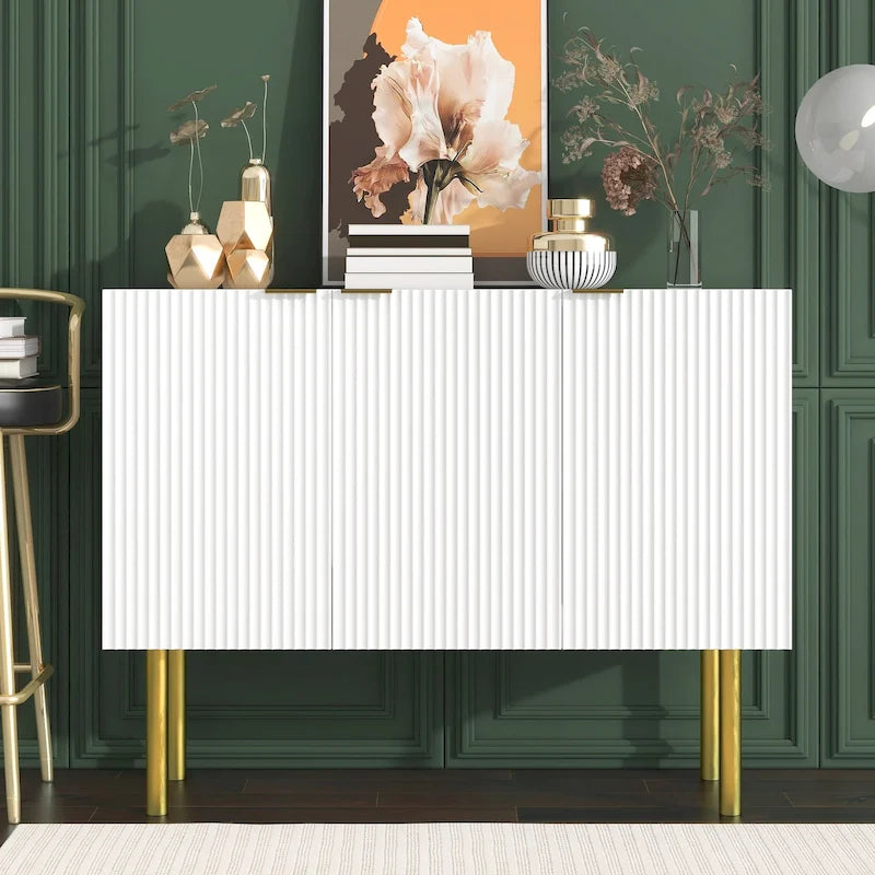 Buffet moderne avec pieds en métal doré et étagères réglables