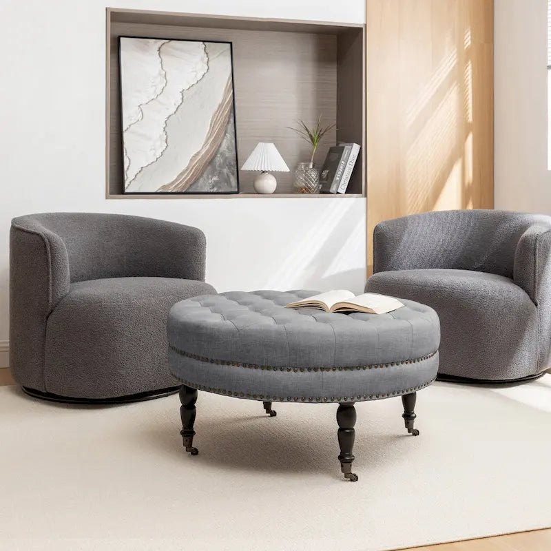 Ottoman de cocktail rond touffeté en tissu avec pieds et roulettes en bois d'hévéa