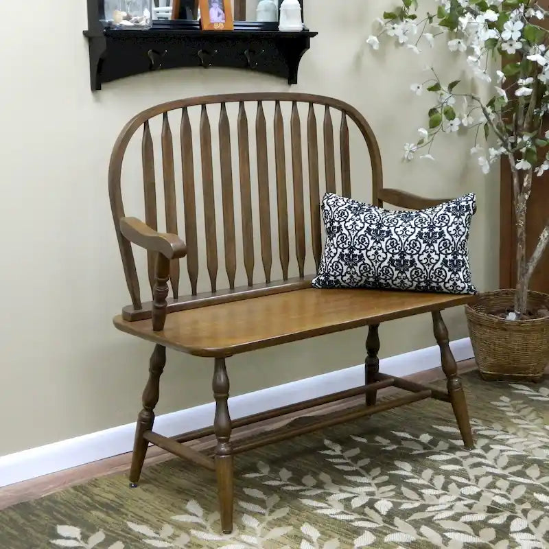 Banc en bois de style Windsor avec accoudoirs et dossier à fuseaux classique
