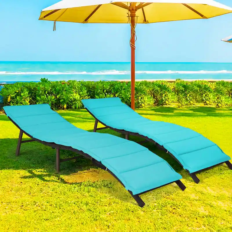 Chaise longue pliante en osier avec coussin pour patio extérieur