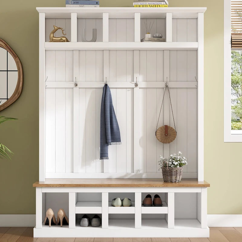 Vestiaire moderne avec banc de rangement, compartiments à chaussures et patères