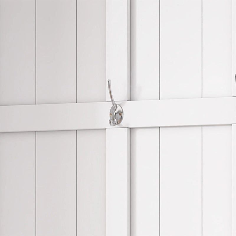Vestiaire moderne avec banc de rangement, compartiments à chaussures et patères