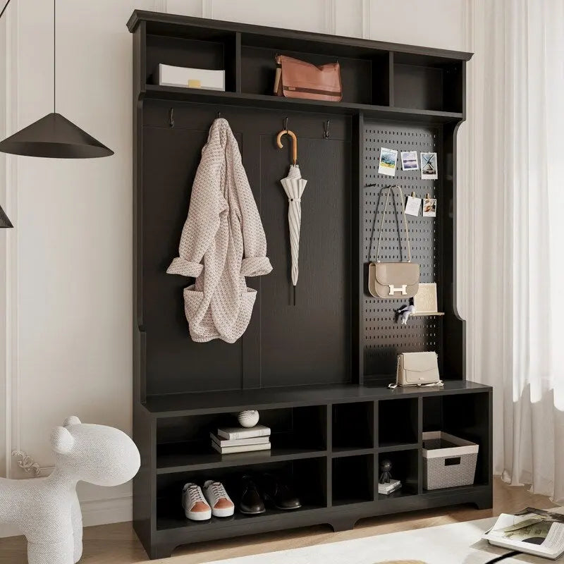 Meuble d'entrée avec banc à chaussures, porte-manteau, étagères de rangement et panneau perforé
