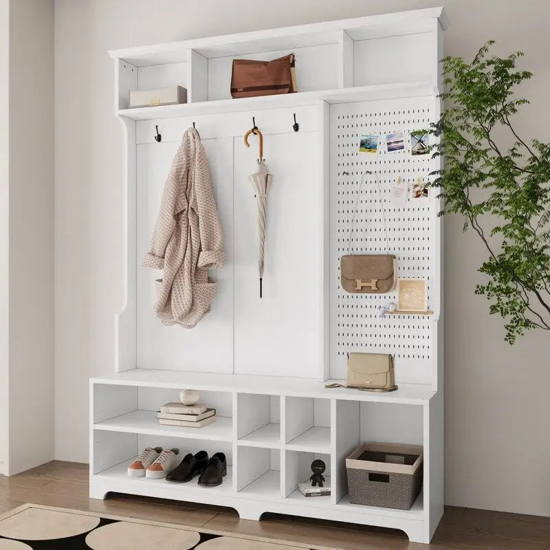 Meuble d'entrée avec banc à chaussures, porte-manteau, étagères de rangement et panneau perforé